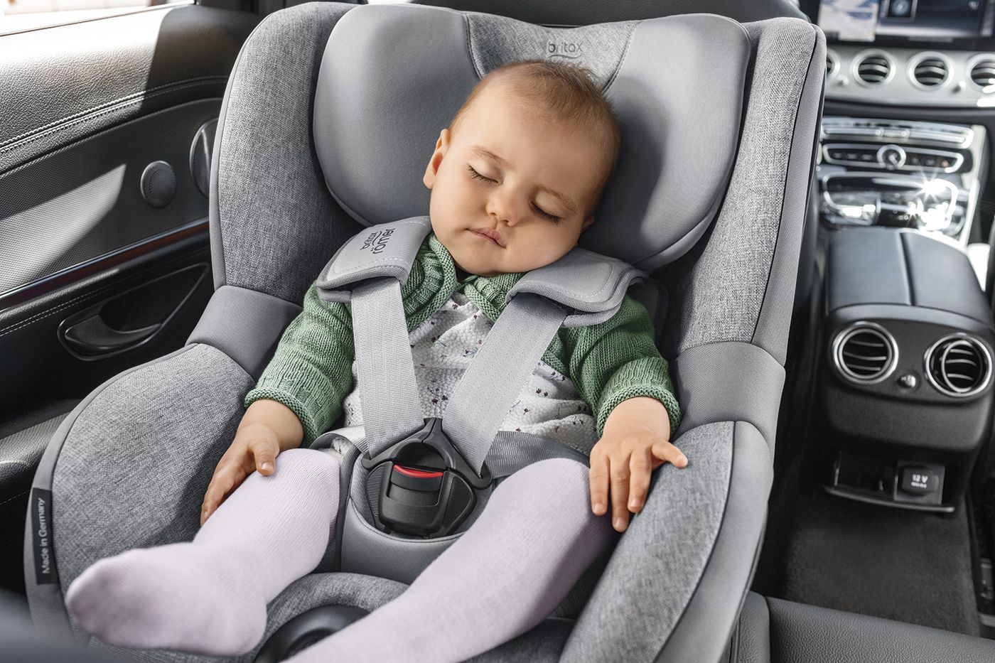 Viajes (largos) en coche con tu bebé: consejos para un viaje seguro y cómodo con tu recién nacido